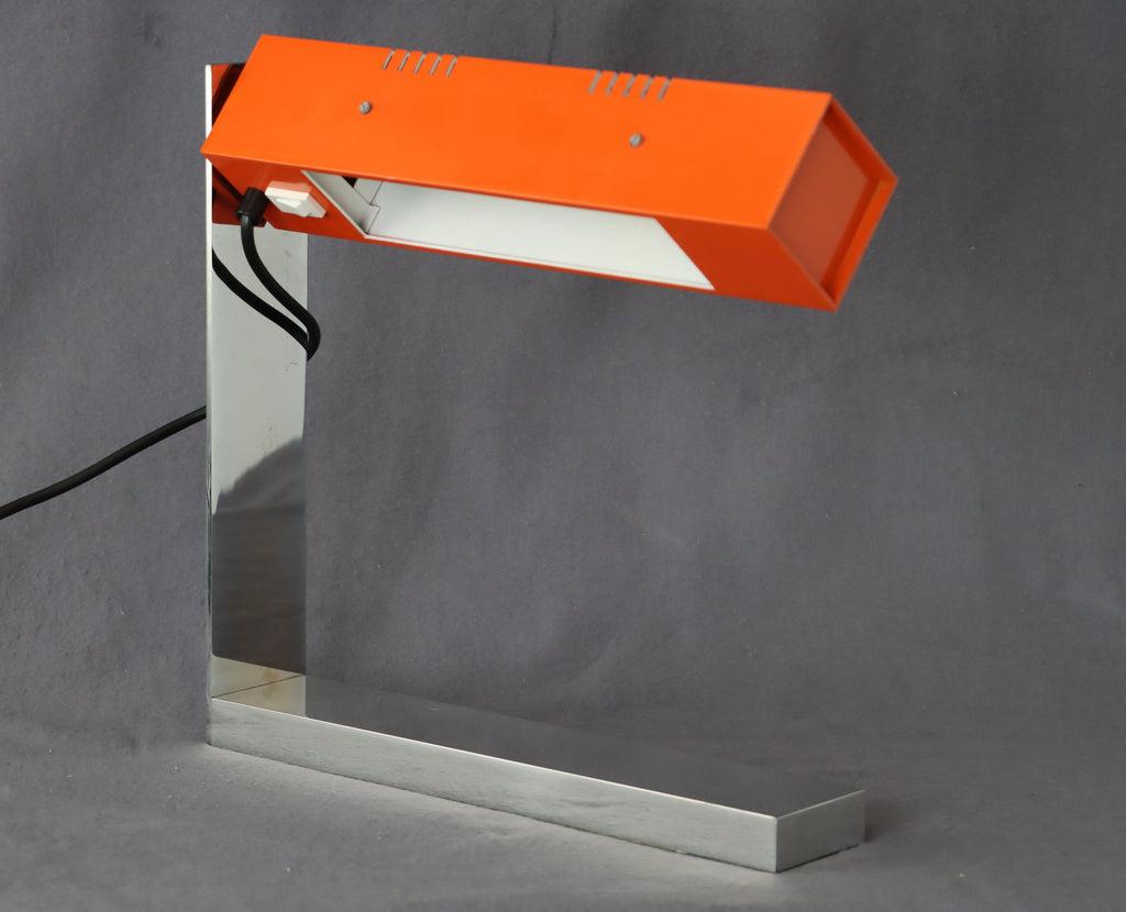 Bordslampa i Krom ock Lackad Plåt  1960/70-tal Nr B455