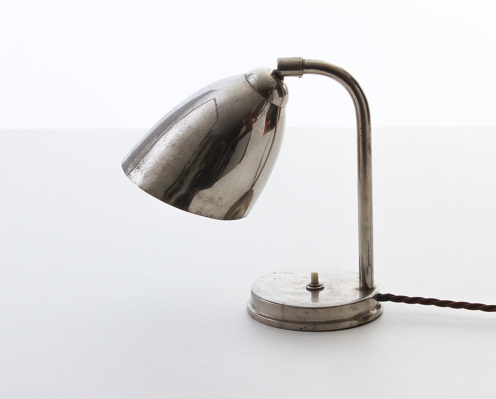 Lámpara de mesa Bauhaus en cromo No. B219